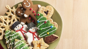 hungry-history-the-medieval-history-of-the-christmas-cookie_istock_000017719452large-1-e